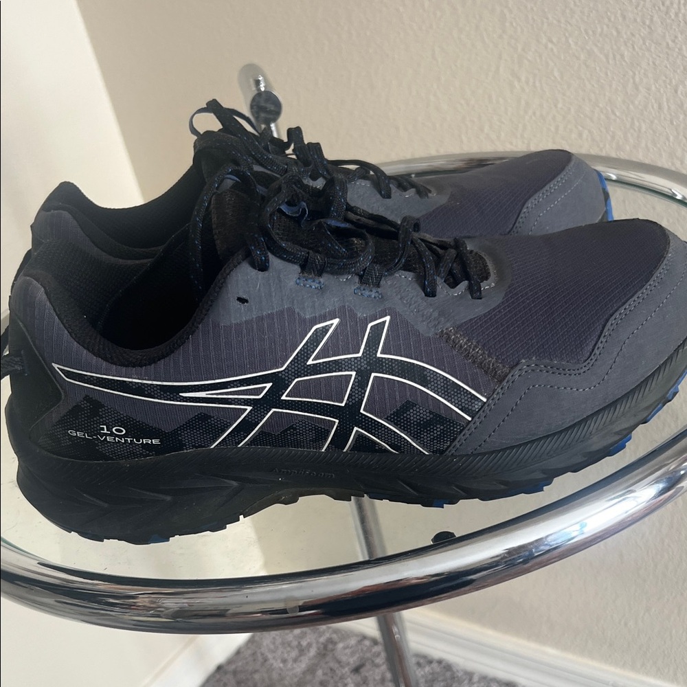 ASICS Gel-Venture 10 Gray and Black Trail Shoes